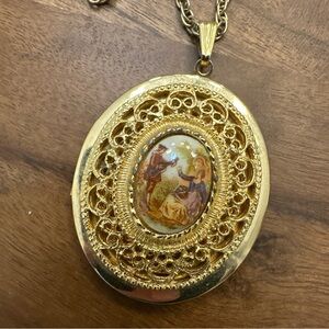 Vintage Gold Cameo Pendant Necklace